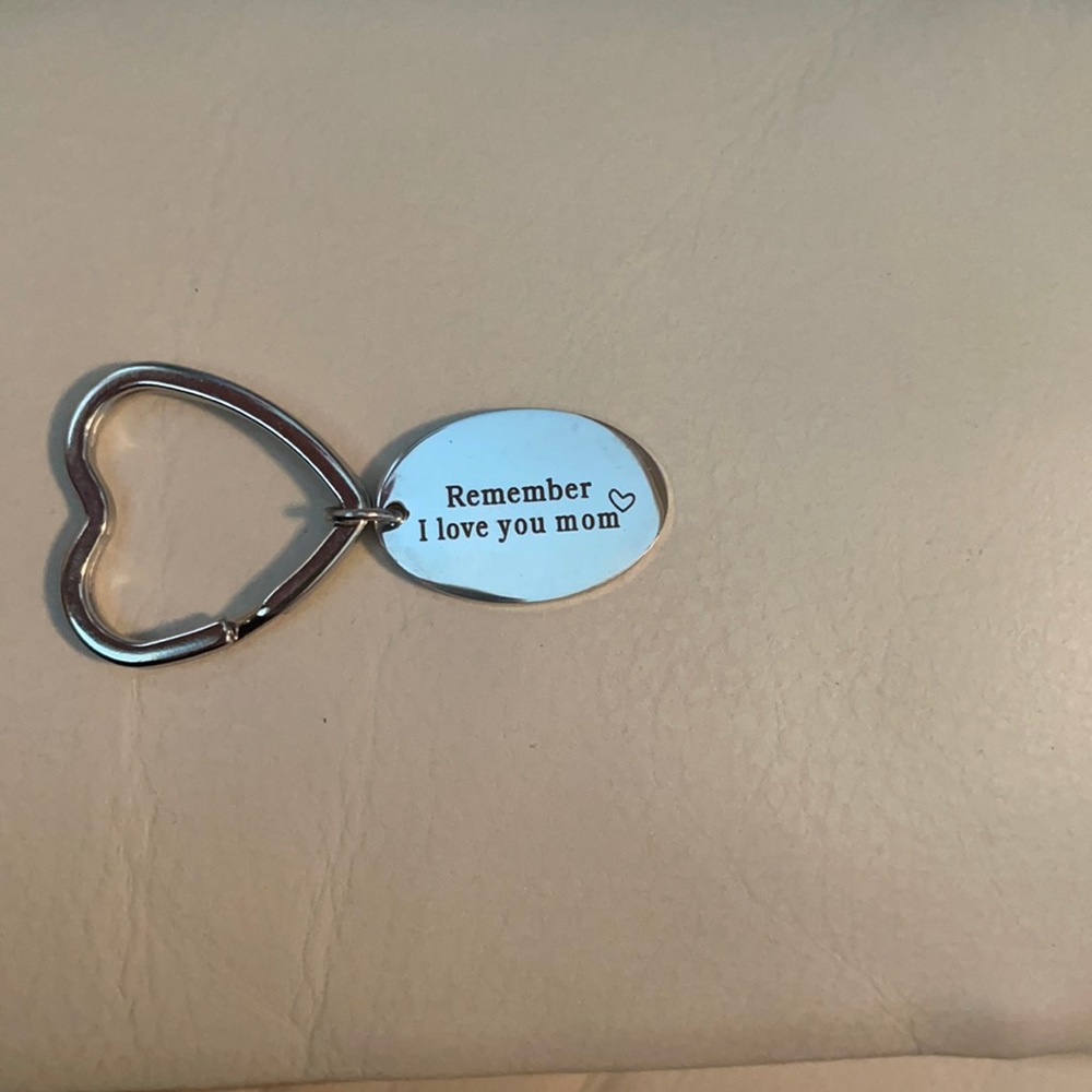 Remember I love you mom key chain. New
